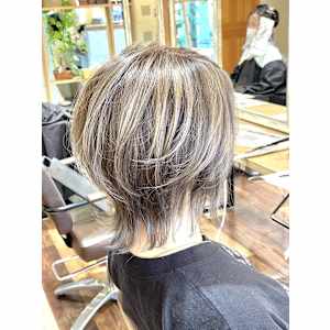 ナチュラルウルフヘアで作る、デザインカラー
