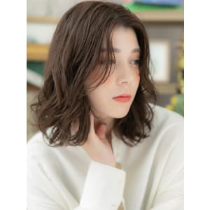 大人ハイライト濡れ髪くせ毛風センターパート ショコラアッシュ
