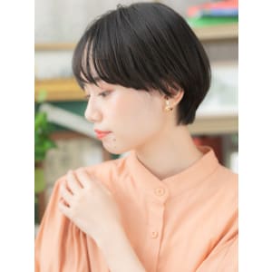 グレイアッシュ黒髪小顔ミニボブ束感ショート　シースルー前髪