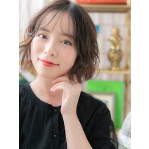 ネオシースルーバングくせ毛風前下がりボブ　ミニボブ