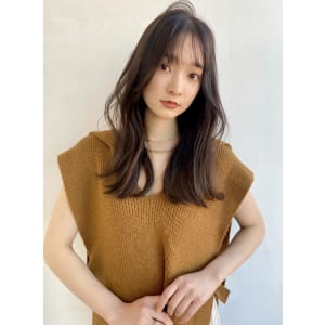 動きのあるレイヤーくびれスタイル