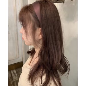 ピンクベージュ