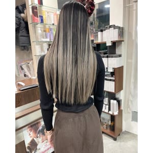 ★ロングヘアに映えるバレイヤージュ★