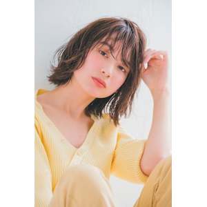 透け感が魅力の大人っぽいボブ