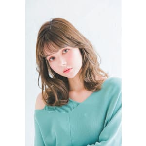 ラフでキュートなセミロングヘア
