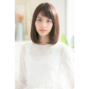 透けバング×前下がりボブ