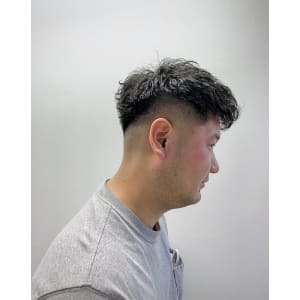 * Miik.*　ミディアムフェードピンパーマ