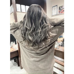 ★シルバーベージュのバレイヤージュ★