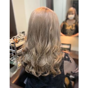 美髪ハイトーンカラー
