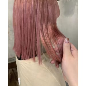 ピンクベージュ