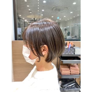 【耳掛けが可愛い】丸みショートボブ［Ash大泉学園 横山］