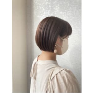 スッと収まるショートボブ