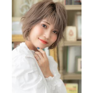 韓国風ショコラアッシュ小顔くせ毛ショート　オン眉