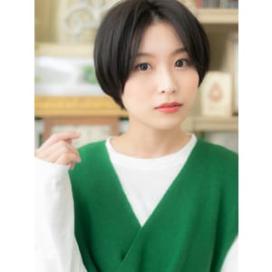 センターパート小顔ミニボブショートマッシュ　前下がりショート