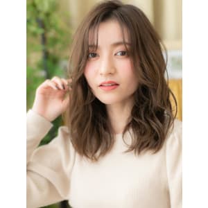 アシンメトリー外国人風小顔なみなみウェーブ　こなれヘア