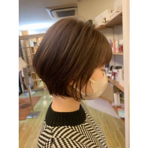 ショートボブ×ラベンダーベージュ