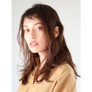ダブルバングのクセ毛風ウエットカール
