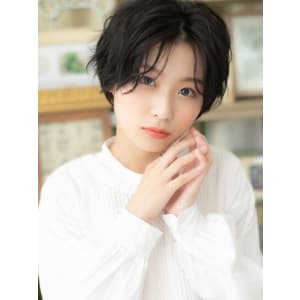 黒髪セミウェットくせ毛風小顔ショートウルフ　ミニボブ