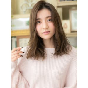 ナチュラルアッシュ小顔抜け感センターパート　こなれヘア