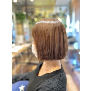 プラチナ縮毛矯正で作るまとまるボブ。