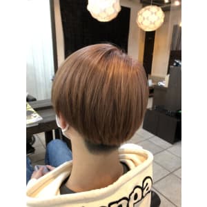 ピンクベージュ