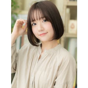 大人かわいい透けバング前下がりぱっつんボブ　ロブヘア