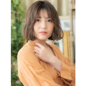 前下がりシースルーバングくせ毛風小顔ボブ　グレイアッシュ