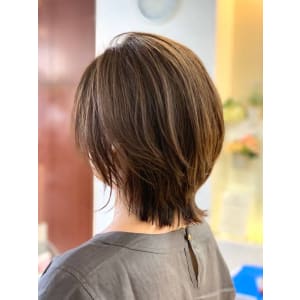 外ハネ/レイヤーカット/前上がり/耳掛け/くびれ/30代40 - QUALIS 上福岡店【クオリスカミフクオカテン】掲載中