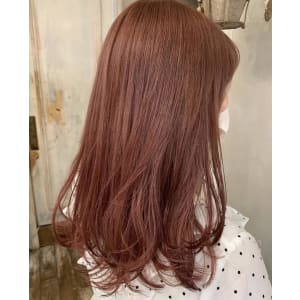 ピンクベージュ