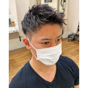 横浜メンズヘアビジネスツーブロック刈り上げアップバングヘア