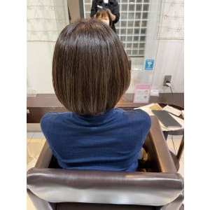 透明感のあるミニボブ