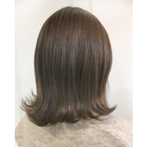 シンプル　外ハネスタイル