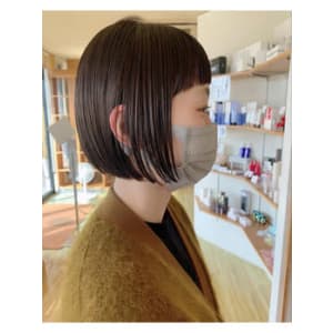 切りっぱなしボブ×クリーミーベージュ