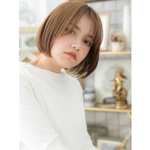 透け感前下がりボブ外国人風大人ハイライト　エアストレート