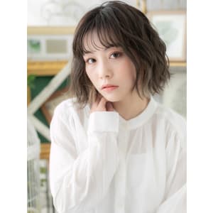 イヤリングカラー外国人風小顔ゆるふわミディ　ニュアンスカラー
