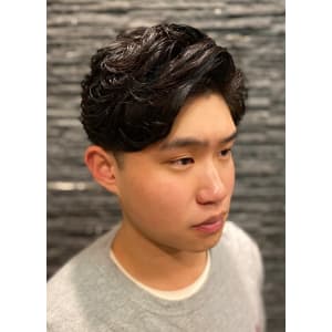 ツーブロック73パーマスタイル【ヒロ銀座】 - ヒロ銀座ヘアーサロン 青山外苑前表参道店【ヒロギンザヘアーサロンアオヤマガイエンマエオモテサンドウテン】掲載中