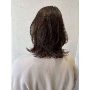 miu&岩本康太 ふわっと動くレイヤーとまろやかベージュ