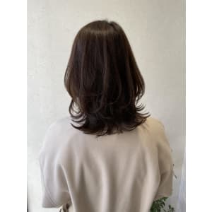 miu&岩本康太 ふわっと動くレイヤーとまろやかベージュ