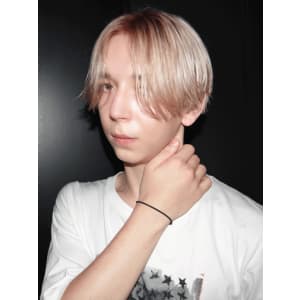ブロンドカラー×センターパート - 男性専門美容室 growth 天神店【ダンセイセンモンビヨウシツ グロウ テンジンテン】掲載中