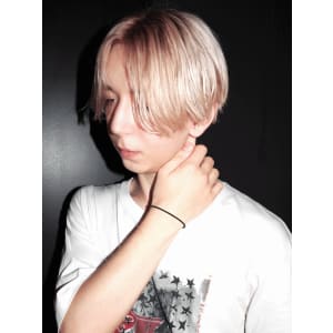 ブロンドカラー×センターパート - 男性専門美容室 growth 天神店【ダンセイセンモンビヨウシツ グロウ テンジンテン】掲載中