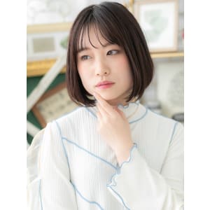 バレイヤージュ前下がり小顔切りっぱなしボブ　グレイアッシュ