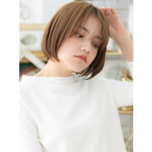 透け感前下がりボブ外国人風大人ハイライト　ヌーディーベージュ