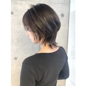 大人女性にオススメのハンサムウルフカット