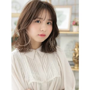外国人風イヤリングカラー小顔エアリーミディ　ヌーディベージュ