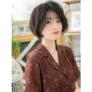 大人かわいい小顔束感ショートウルフマッシュ小顔補正立体カット