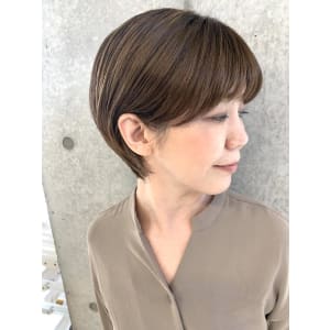 30代40代50代耳掛け大人ショートのナチュラルハイライト