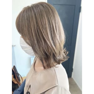 ミルクティーベージュ