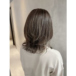 セットが簡単！ミディアムレイヤースタイル