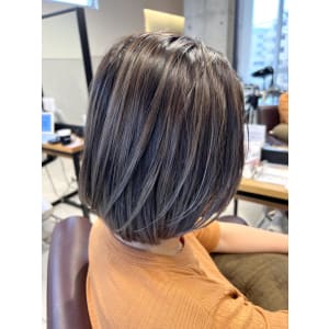 【豊塚】脱白髪染めも出来るグレー系のバレイヤージュカラー - sweep 平尾【スウィープ ヒラオ】掲載中