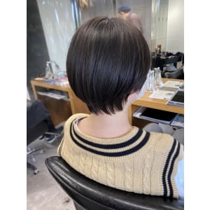 大人可愛い20代30代40代黒髪ひし形マッシュショート